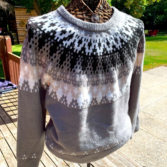 Sweater - Picture 2 of 4